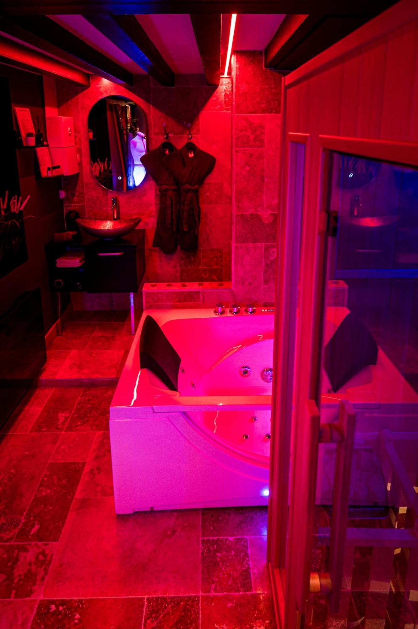 Loveroom Sauna, Balneo, Parking Prive Dans Le Centre De Honfleur Chambre photo