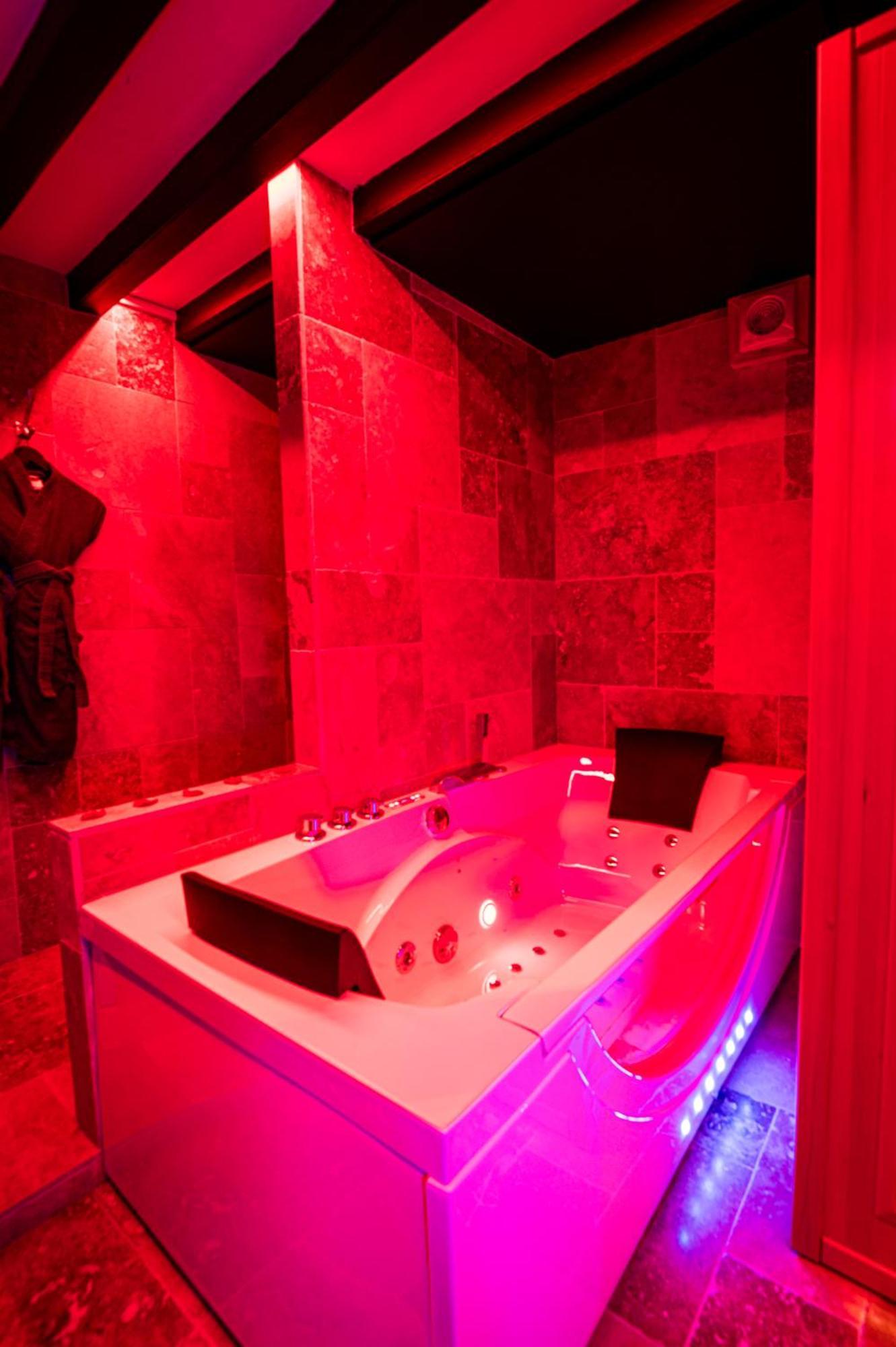 Loveroom Sauna, Balneo, Parking Prive Dans Le Centre De Honfleur Chambre photo