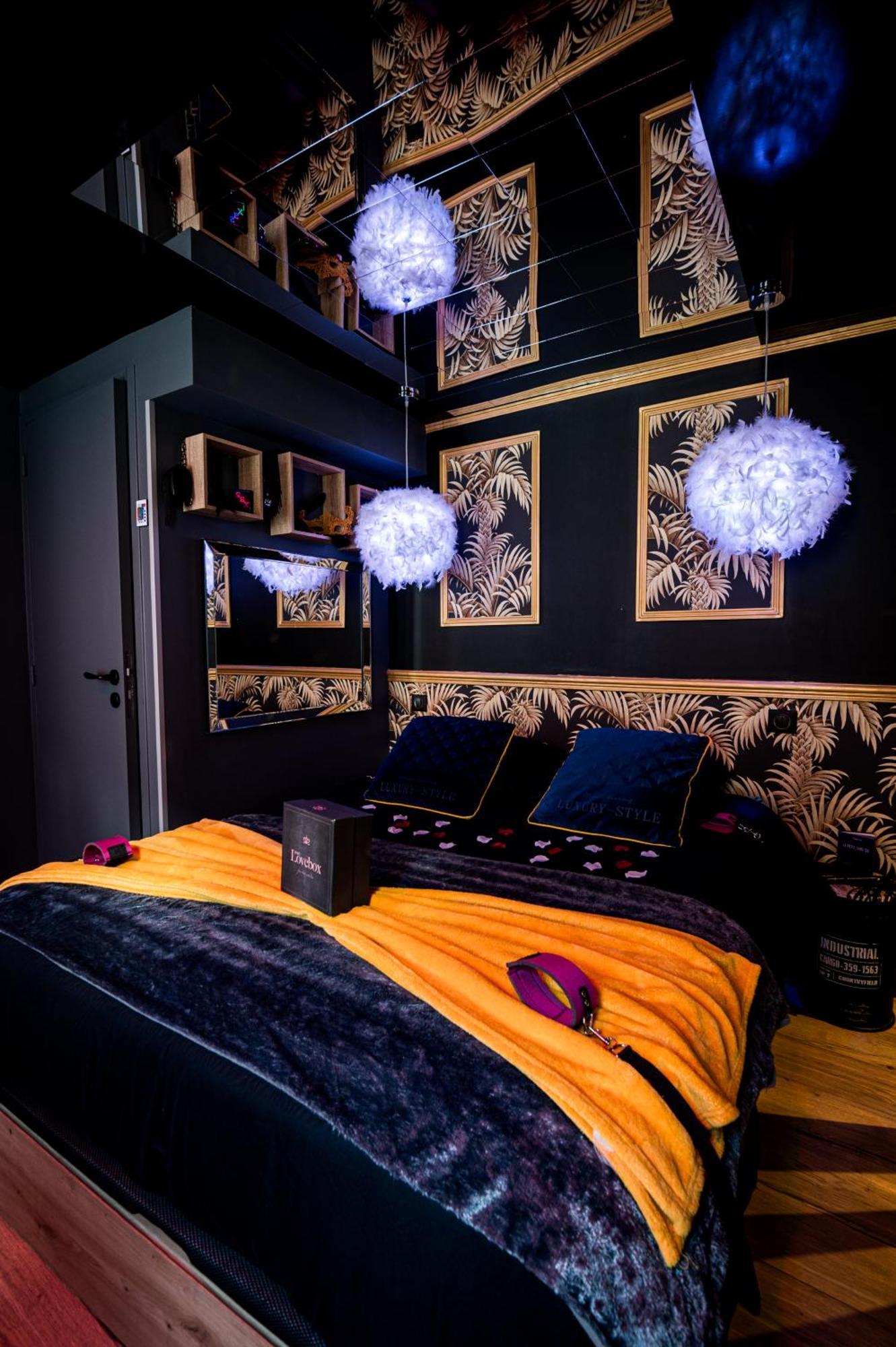 Loveroom Sauna, Balneo, Parking Prive Dans Le Centre De Honfleur Chambre photo